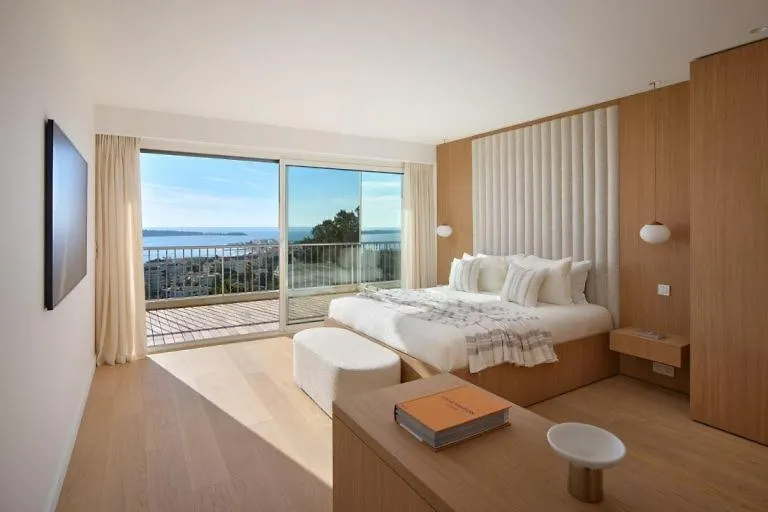 Before Making A Reservation Request, You Must Read Profile Host Section At Bottom Of Page, Otherwise Your Request Will Be Refused ## Luxury Apartment In Cannes ## 0*,