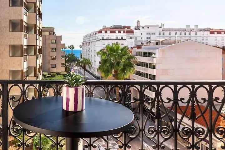 Before Making A Reservation Request, You Must Read Profile Host Section At Bottom Of Page, Otherwise Your Request Will Be Refused ## Luxury Apartment In Cannes ## 0*,
