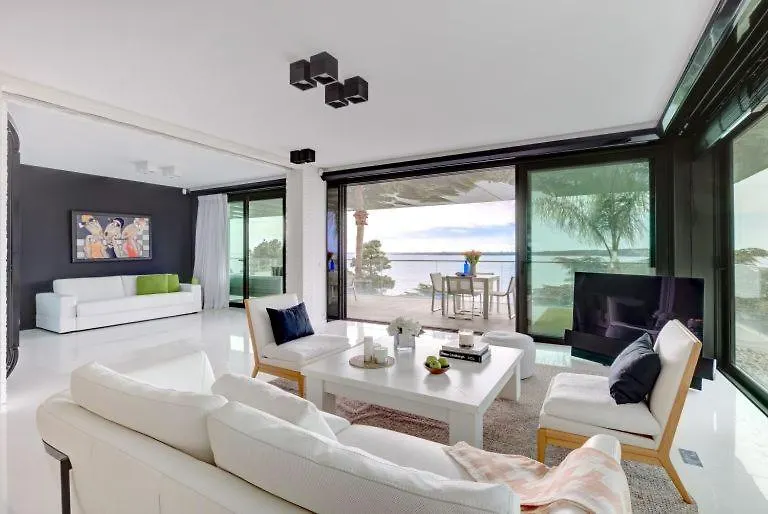 Before Making A Reservation Request, You Must Read Profile Host Section At Bottom Of Page, Otherwise Your Request Will Be Refused ## Luxury Apartment In Cannes ##