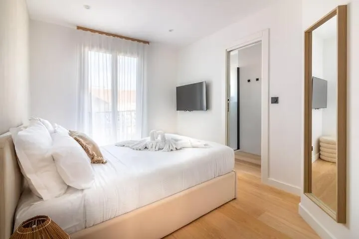 Before Making A Reservation Request, You Must Read Profile Host Section At Bottom Of Page, Otherwise Your Request Will Be Refused ## Luxury Apartment In Cannes ## 0*,