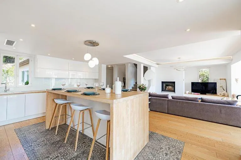 Before Making A Reservation Request, You Must Read Profile Host Section At Bottom Of Page, Otherwise Your Request Will Be Refused ## Luxury Apartment In Cannes ##