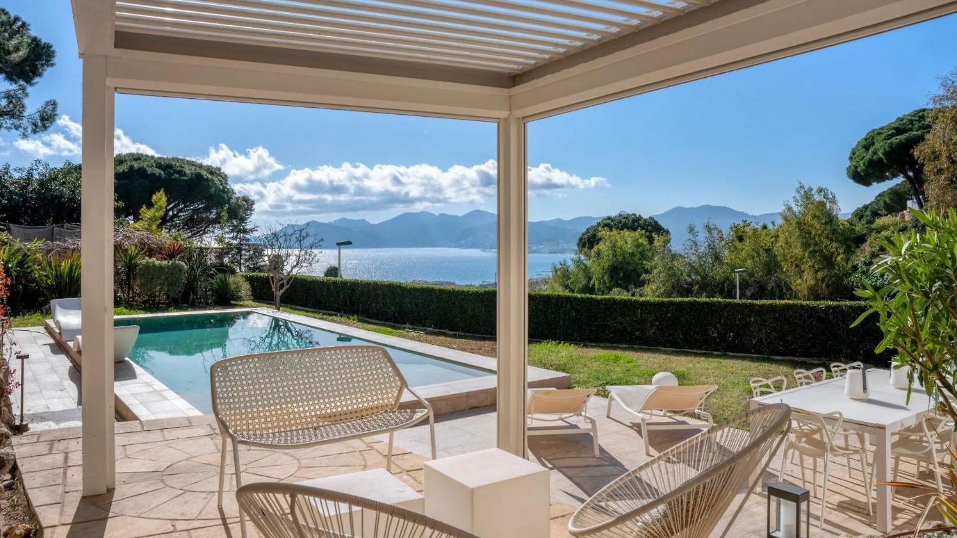 Before Making A Reservation Request, You Must Read Profile Host Section At Bottom Of Page, Otherwise Your Request Will Be Refused ## Luxury Apartment In Cannes ## Francja